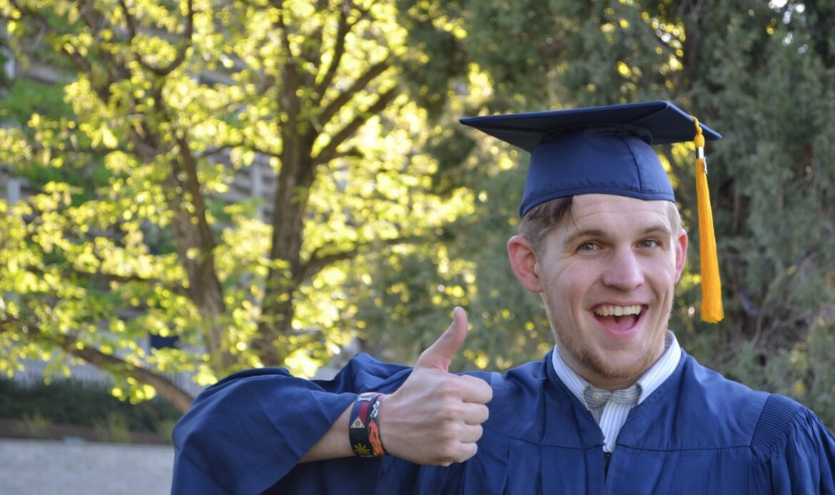 graduation 879941 1280