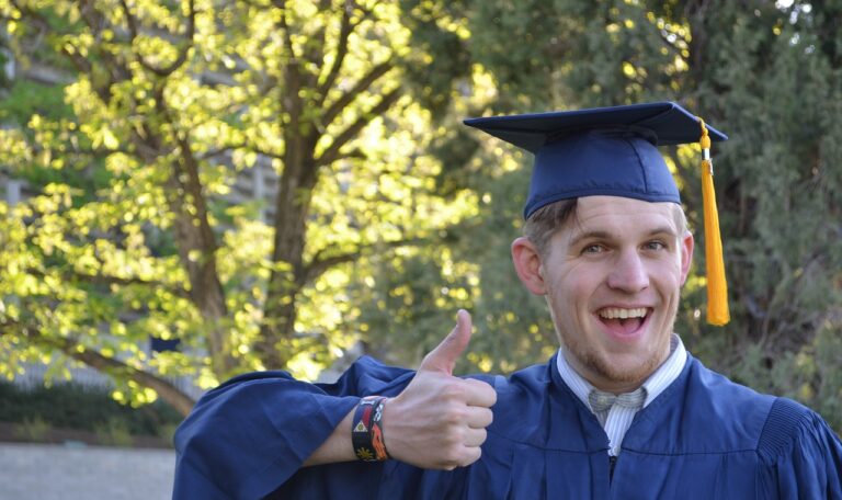 graduation 879941 1280