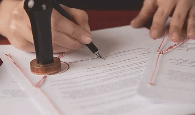 Notariusz akt notarialny 1200x807 1