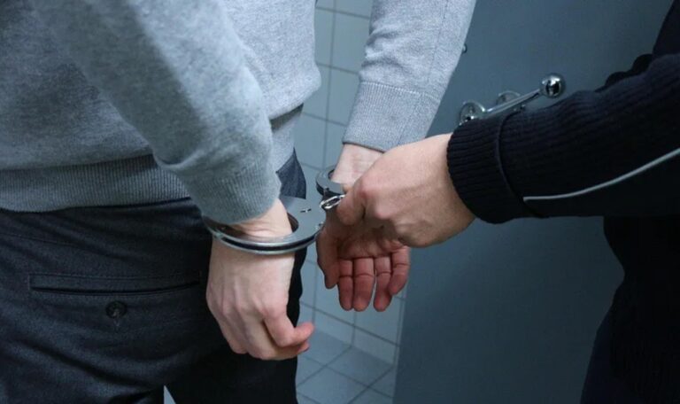 kajdanki policja polska
