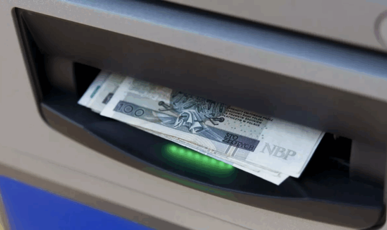 pieniadze bankomat