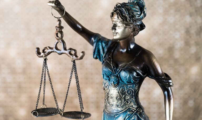 prawnik sad temida 2206