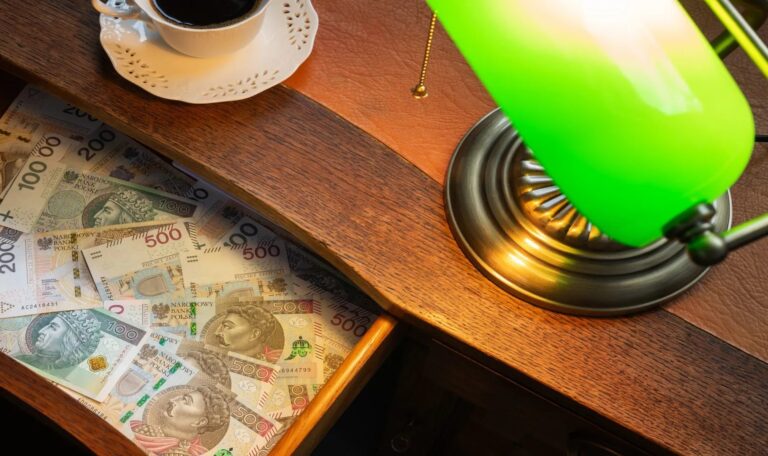 szuflada pieniadze prawnik com