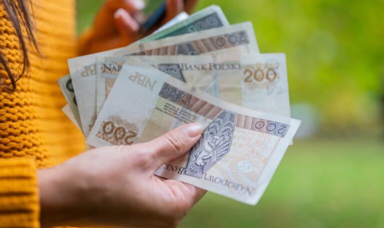 Pieniadze ekwiwalent za urlop